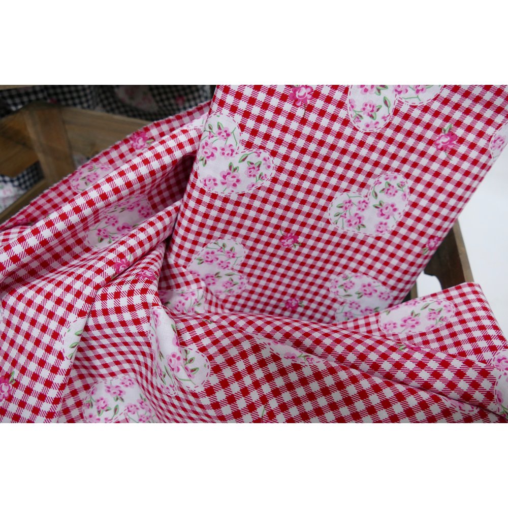 Karostoff mit Herzen rot, 140 cm breit