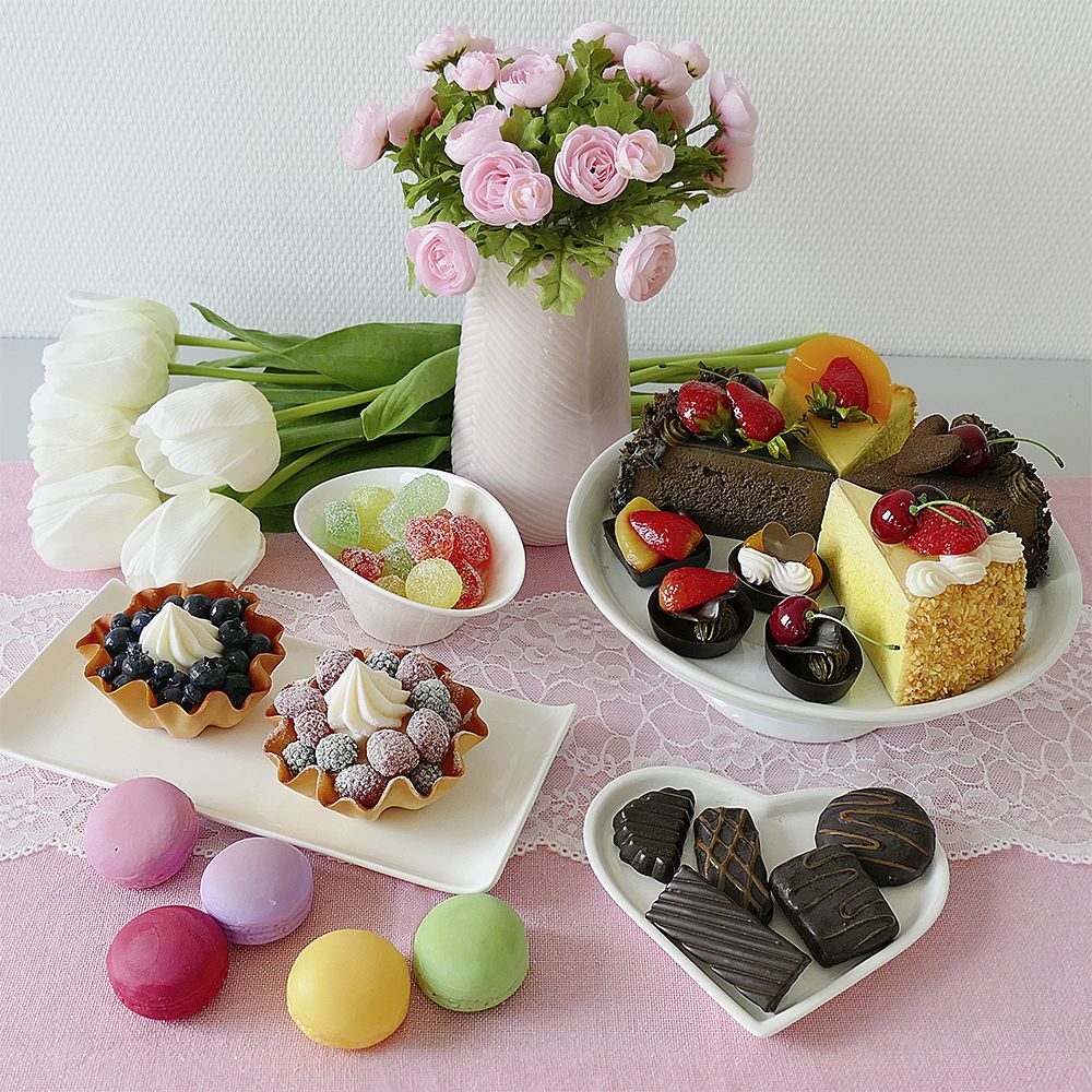 Käsekuchen Stück mit Kirsche, 10 x 8 cm