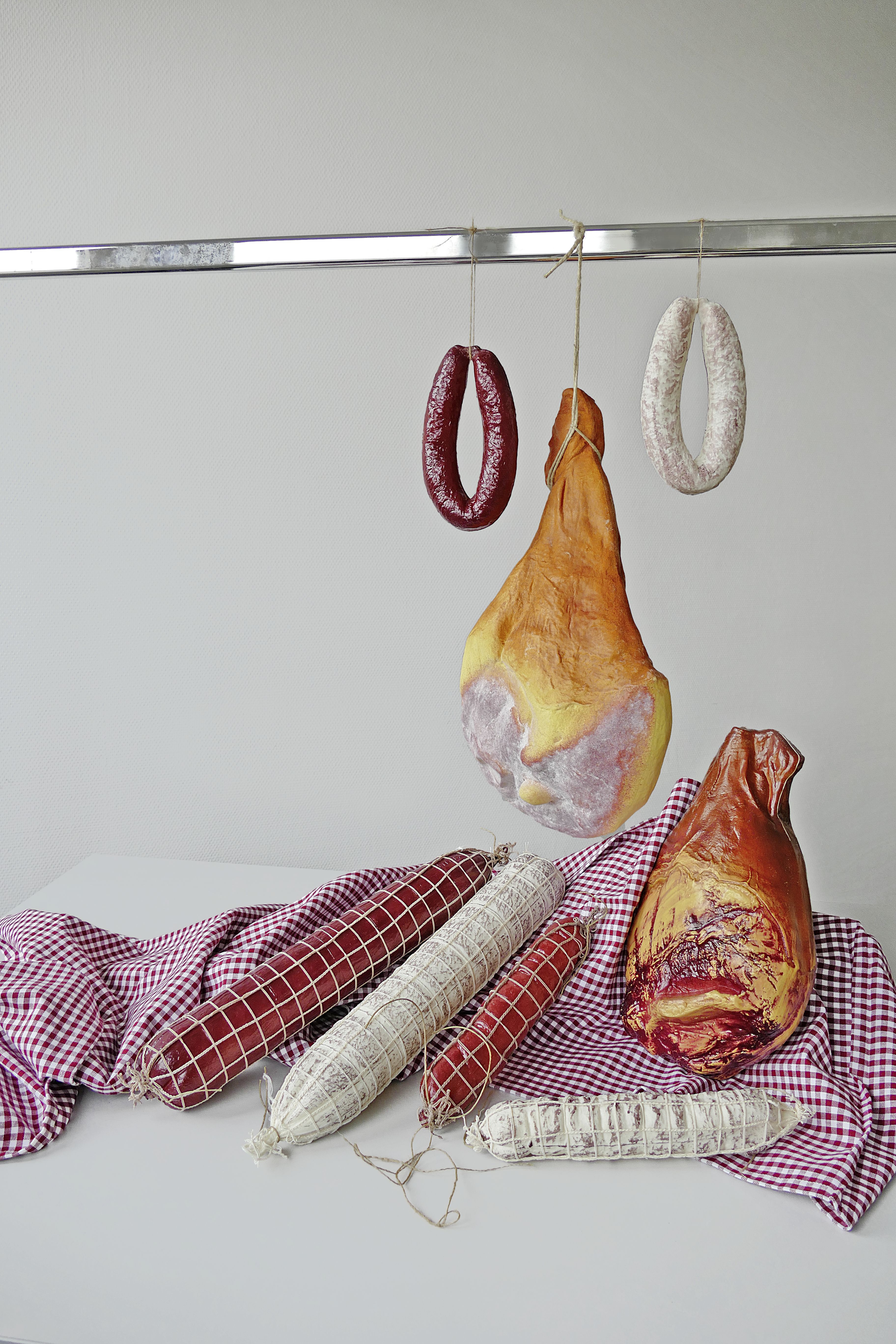 Salami im Netz Kunststoff rot, Ø 6,5 x 45 cm